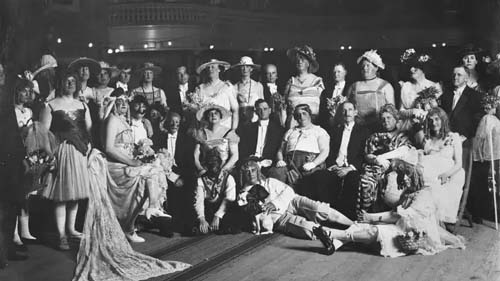 A black and white photo from the late 1930s/ early 1940s of a crowd of drag performers.